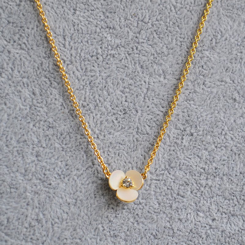Flower Pendant Necklace Gold 2
