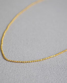 necklace suppened from thin gold chain 4