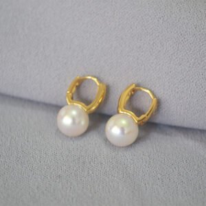 pearl huggie earrings 4