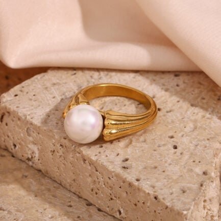 large pearl ring 10